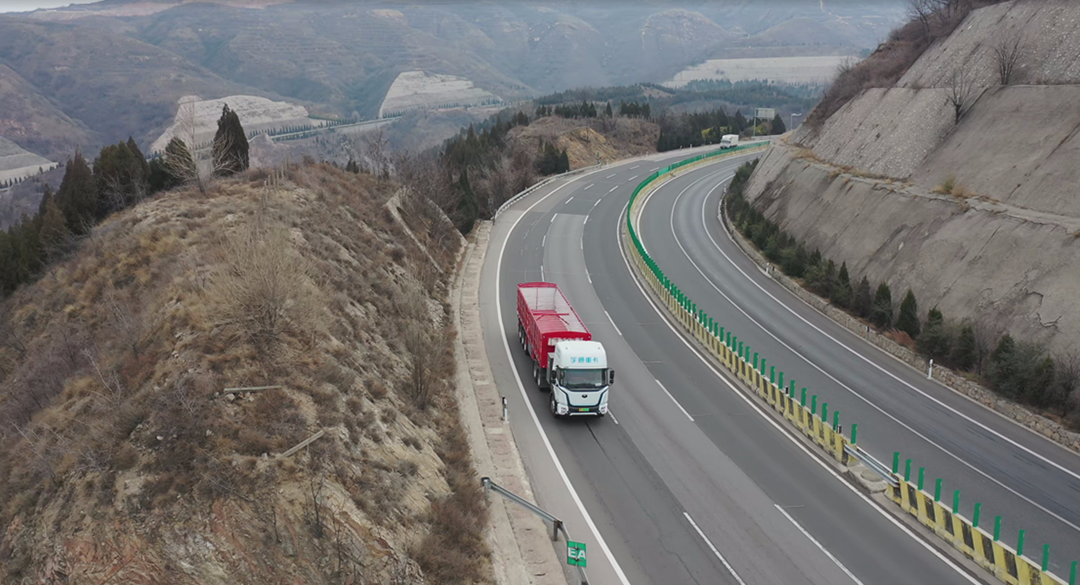 跑贏每一度丨宇通重卡為新疆客戶帶來降本增效新體驗