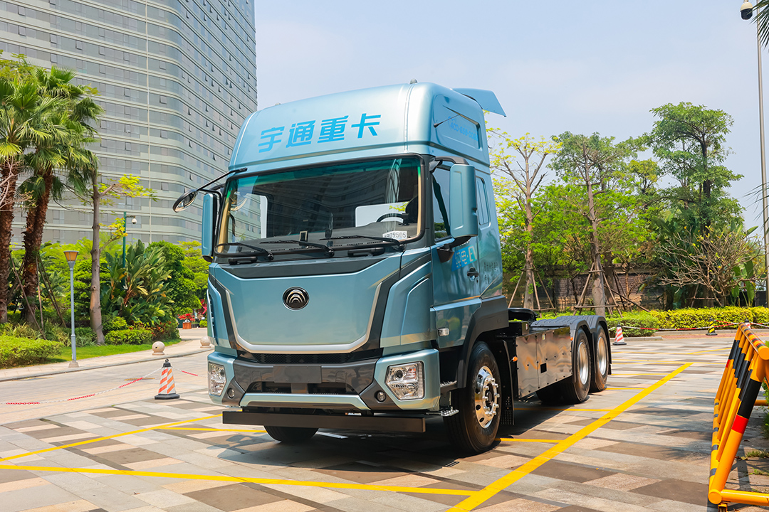 宇通重卡2025款新品亮相廈門，為東南沿海樞紐注入綠色動(dòng)力