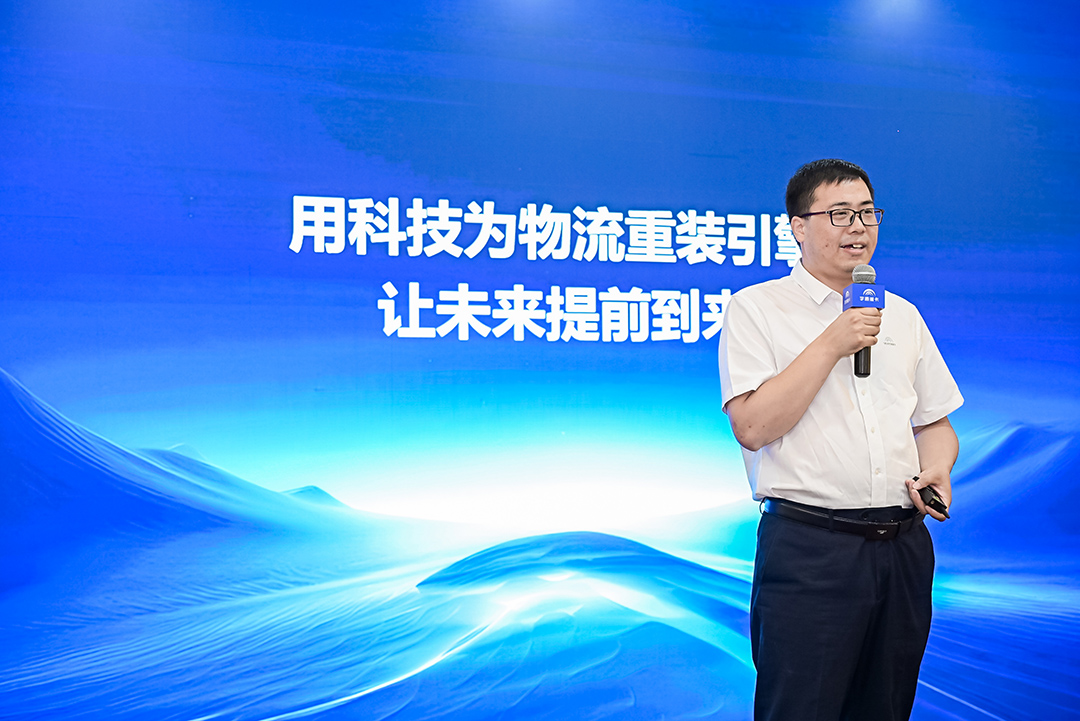 跑贏每一度丨從烏市到新鄉，宇通重卡唱響新品上市“雙城記”