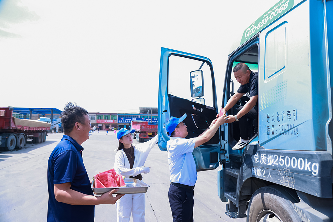 滿分服務丨八城聯動送關懷，宇通重卡在行動！